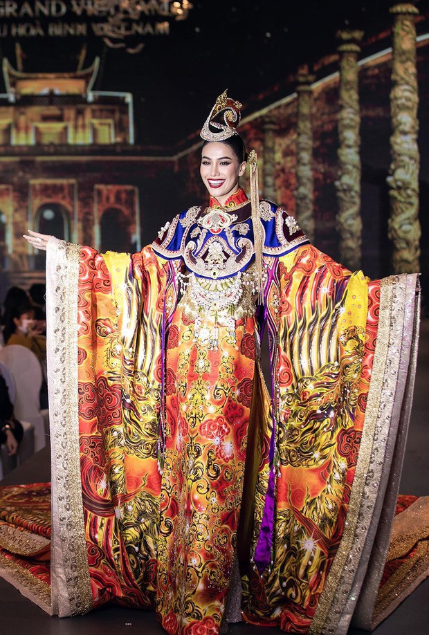 Thùy Tiên và Top 10 Miss Grand Thái Lan khiến khán giả mãn nhãn với màn trình diễn áo dài lộng lẫy - Ảnh 10.
