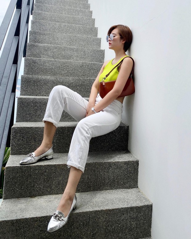 Huyen Lizzie specializes in wearing crop tops to show off her slim waist: How to mix clothes gracefully without being ostentatious - Photo 8. Huyen Lizzie specializes in wearing crop tops to show off her slim waist: How to mix clothes gracefully without being ostentatious - Photo 8.