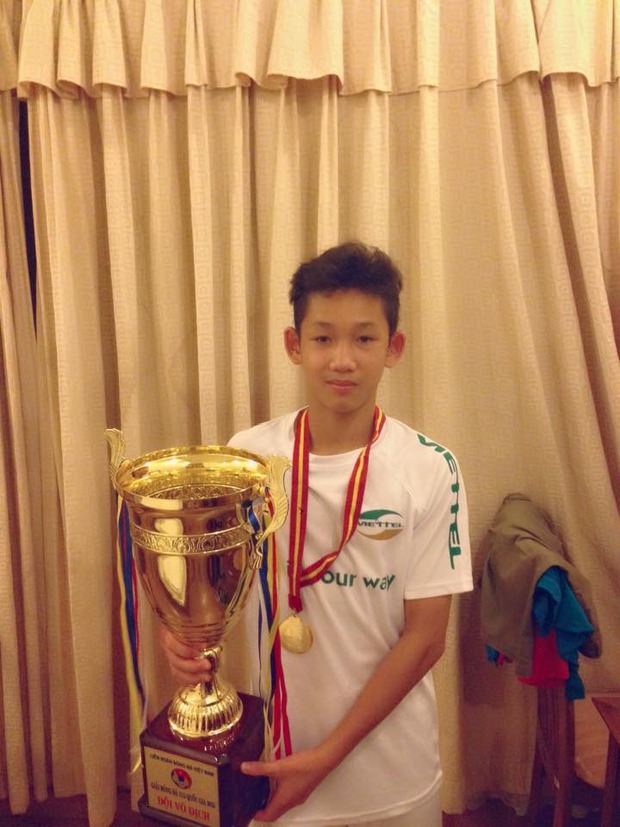 Hai Long - Cầu thủ được gọi tên nhiều nhất sau trận thắng U23 Malaysia: Từ cậu bé bị loại ở Viettel đến người kế nhiệm Quang Hải - Ảnh 3. Hai Long - Cầu thủ được gọi tên nhiều nhất sau trận thắng U23 Malaysia: Từ cậu bé bị loại ở Viettel đến người kế nhiệm Quang Hải - Ảnh 3.