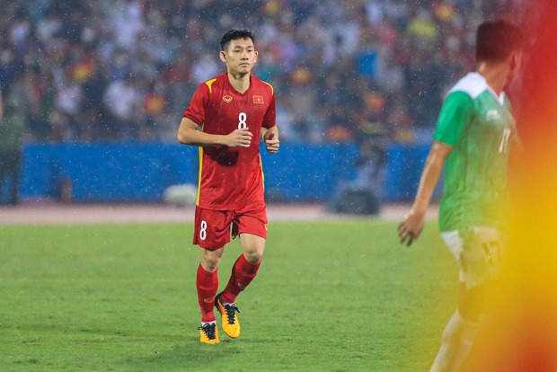 Hai Long - Cầu thủ được gọi tên nhiều nhất sau trận thắng U23 Malaysia: Từ cậu bé bị loại ở Viettel đến người kế nhiệm Quang Hải - Ảnh 2. Hai Long - Cầu thủ được gọi tên nhiều nhất sau trận thắng U23 Malaysia: Từ cậu bé bị loại ở Viettel đến người kế nhiệm Quang Hải - Ảnh 2.