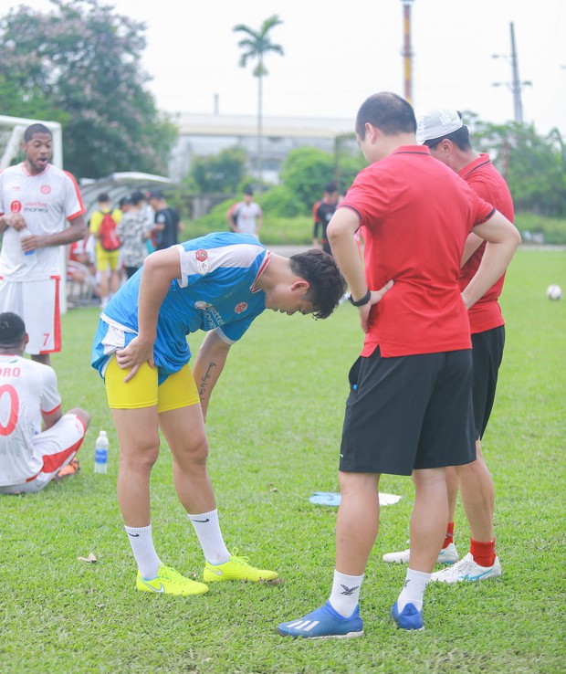 Duy Mạnh chấn thương, chắc chắn vắng mặt ở trận đá bù với Nam Định tại V.League 2022 - Ảnh 5.