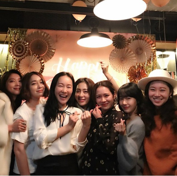 Châu Á có 8 hội bạn “kim cương”: Nhóm của Jennie và Song Joong Ki toàn siêu sao, ồn ào nhất là hội Triệu Vy và dàn mỹ nhân Thái - Ảnh 3.