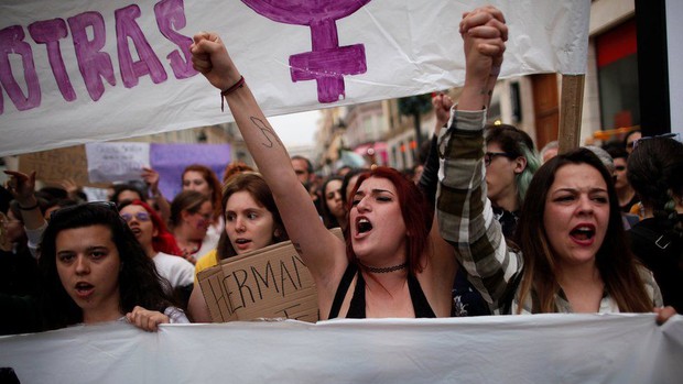 Tây Ban Nha: Đường dây lừa đảo tình dục, tống tiền từng khiến 4.000 nạn nhân mắc bẫy - Ảnh 1.