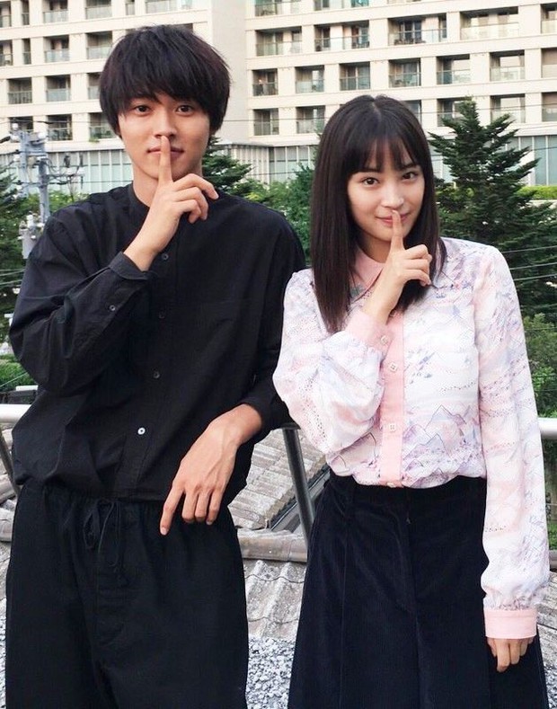 Japan's number 1 famous male beauty - Yamazaki Kento revealed a photo of him dating the school goddess Hirose Suzu - Photo 4.
