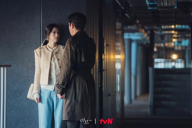 Học lỏm gu thời trang của Seo Ye Ji trong phim mới: cách phối đồ quen thuộc nhưng thần thái và quyền lực vô cùng  - Ảnh 11.