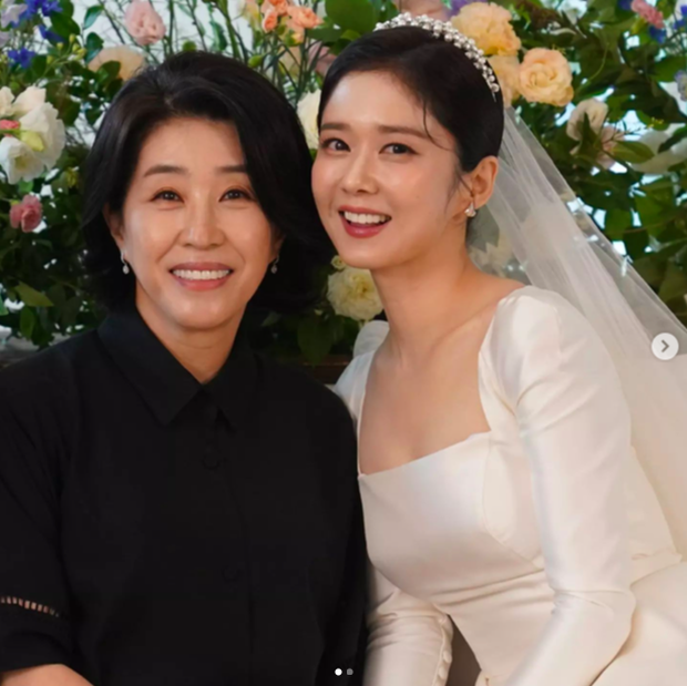 Diễn viên kỳ cựu Kim Mi Kyung chia sẻ ảnh trong đám cưới Jang Nara - Ảnh 3.