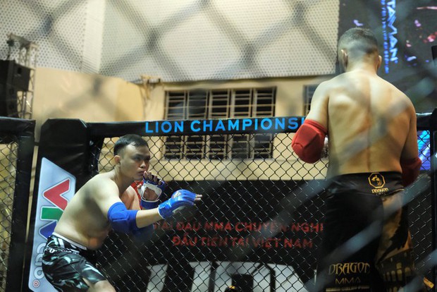 Johnny Trí Nguyễn xuất hiện tại vòng loại LION Championship 2022 - Ảnh 8. Johnny Trí Nguyễn xuất hiện tại vòng loại LION Championship 2022 - Ảnh 8.