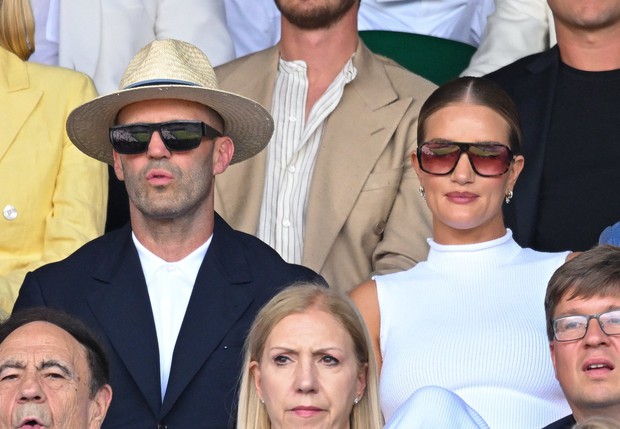 Choáng ngợp dàn siêu sao đổ bộ chung kết Wimbledon: Tom Cruise ngước nhìn Công nương Kate, Krystal tỏa sáng bên Người Nhện - Ảnh 21.