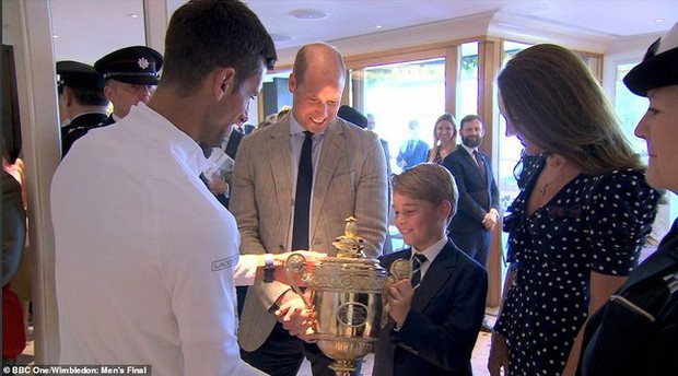Loạt biểu cảm hài hước của Hoàng tử George khi lần đầu tiên xem quần vợt cùng cha mẹ - Ảnh 11.