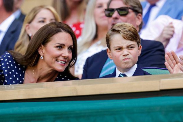 Loạt biểu cảm hài hước của Hoàng tử George khi lần đầu tiên xem quần vợt cùng cha mẹ - Ảnh 3.