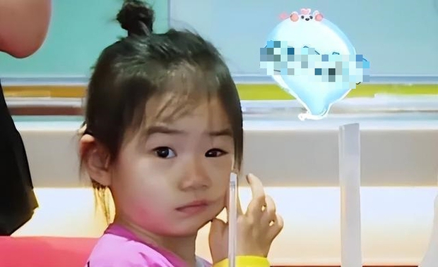 “Liếc mắt qua 5 khoảnh khắc này là bố mẹ phát hiện ngay sự BẤT ỔN của con: Can thiệp sớm để con khỏi ảnh hưởng tâm lý - Ảnh 2.
