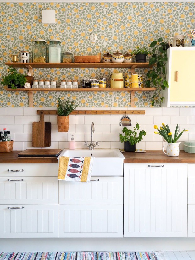 Trang trí nhà bếp bằng giấy dán tường dễ dàng, đơn giản và tiết kiệm hơn hẳn so với dùng gạch ốp - Ảnh 11.