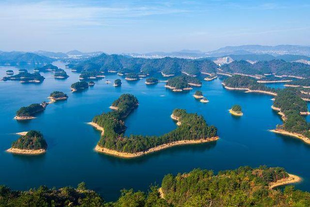 Thành cổ nghìn năm nằm sâu dưới đáy hồ nước sạch nhất Trung Quốc - Ảnh 3.