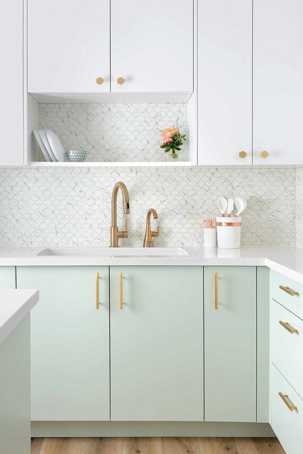 Trang trí nhà bếp bằng giấy dán tường dễ dàng, đơn giản và tiết kiệm hơn hẳn so với dùng gạch ốp - Ảnh 6.