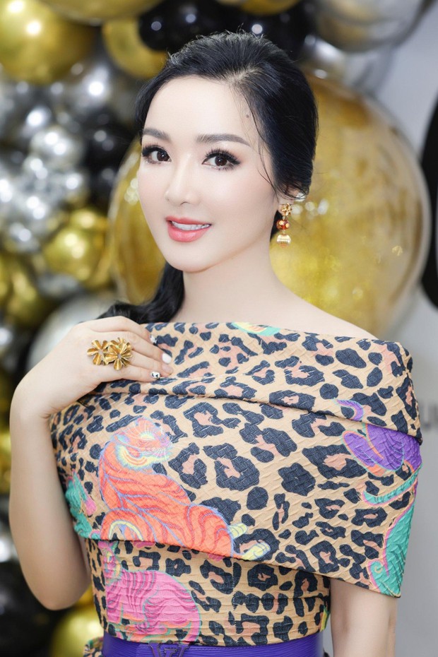 Thuý Vân mặc váy xẻ vòng 1 sexy, Kim Duyên công bố trang phục dân tộc ở Hoa hậu Siêu quốc gia - Ảnh 9.