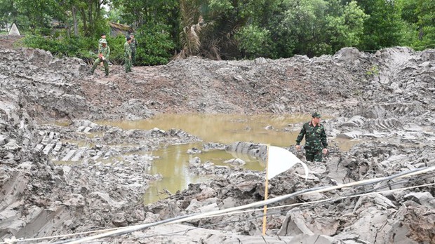 Phát hiện xác máy bay Mỹ dưới ao tôm ở Trà Vinh - Ảnh 1.