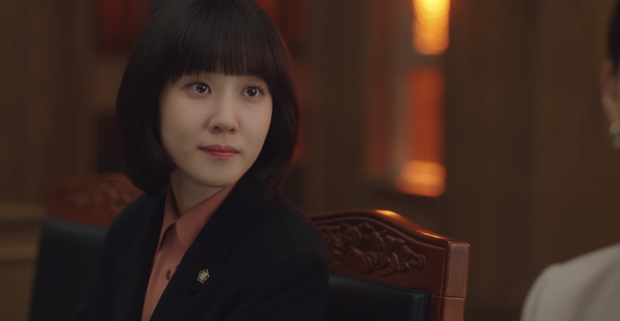 Extraordinary Attorney Woo tập 6: Park Eun Bin vỡ mộng khi Kang Tae Oh ở bên cô gái khác, chuyện gì đây? - Ảnh 9.