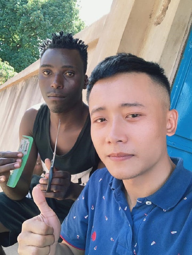 Vlogger Quang Linh: Chàng thợ xây sở hữu loạt video triệu views, chung tay cùng HH Thùy Tiên xây giếng từ thiện - Ảnh 1.