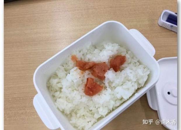 Bữa ăn của dân văn phòng ở Nhật: Người thì nhịn ăn để tiết kiệm, người thì gồng mình thắt chặt chi tiêu để không bỏ bữa - Ảnh 3.