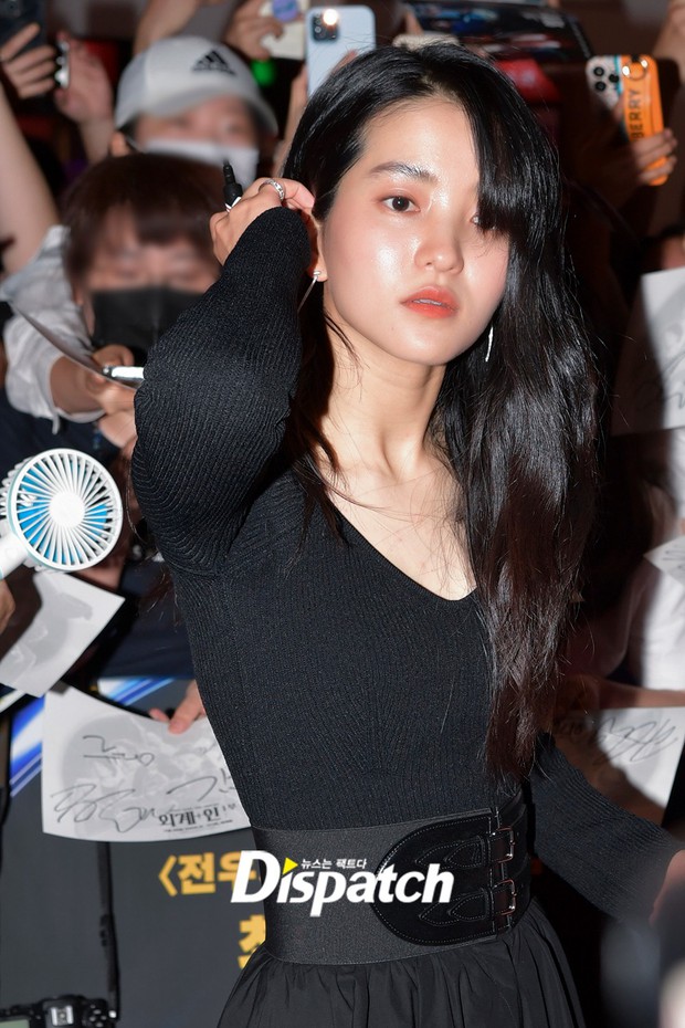 So Ji Sub gây choáng với làn da U50, thị hậu Kim Tae Ri lột xác quyến rũ bên dàn sao hạng A tại thảm đỏ công chiếu VIP - Ảnh 3.