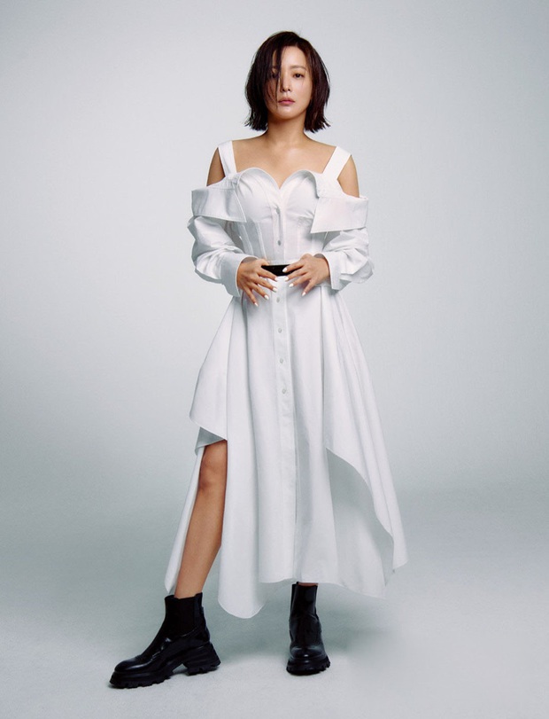 Gu mặc Kim Hee Sun tuổi 45 - Ảnh 4.