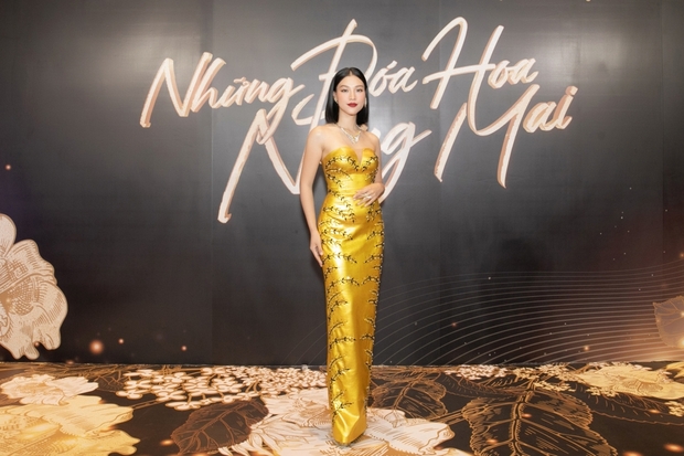 Hoàng Oanh khoe vai trần gợi cảm khi làm MC chung kết Hoa hậu các dân tộc - Ảnh 2.