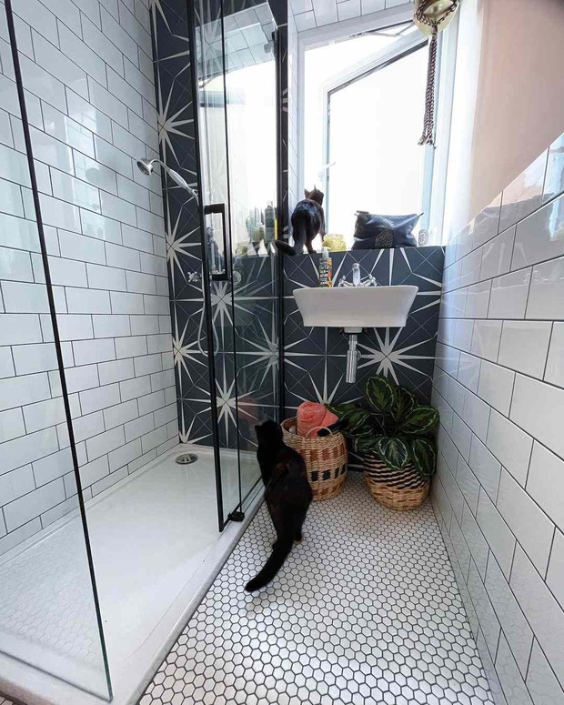 Phòng tắm có chật mấy cũng chẳng là vấn đề khi đã có những ý tưởng thiết kế này - Ảnh 9.
