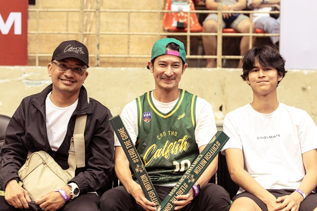 Shark Khoa, Huỳnh Thị Ngoan - đội trưởng tuyển bóng rổ nữ đến sân xem Cantho Catfish đấu Danang Dragons - Ảnh 12.