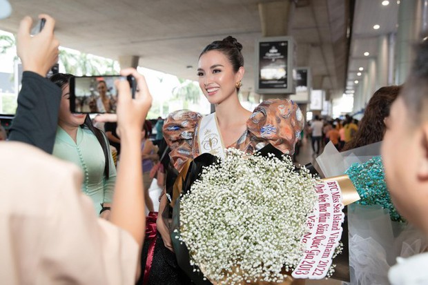 Hoa hậu Siêu quốc gia 2013 bất ngờ sang Việt Nam, nhan sắc vẫn xinh đẹp sau 9 năm đăng quang - Ảnh 2.