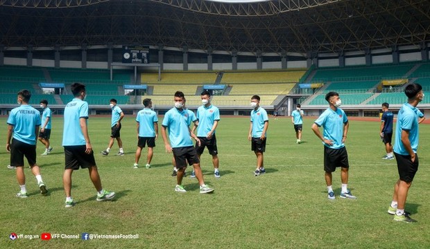 U19 Việt Nam chỉ ra mặt hạn chế của sân bãi tại giải U19 ĐNÁ, báo Indonesia phản ứng dữ dội  - Ảnh 2.