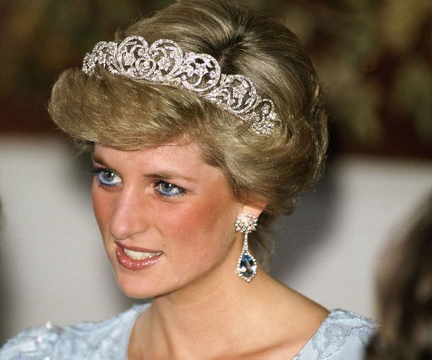 5 lần Công nương Diana bất chấp mà phá vỡ các quy tắc thời trang của hoàng gia - Ảnh 5.