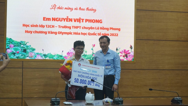 TP HCM: Chàng trai vàng Olympic Hóa học quốc tế 2022 nhận mưa tiền thưởng - Ảnh 1.