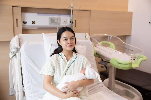 Phạm Quỳnh Anh đã sinh nhóc tì thứ 3, lần đầu hé lộ hình ảnh bạn trai - Ảnh 2.