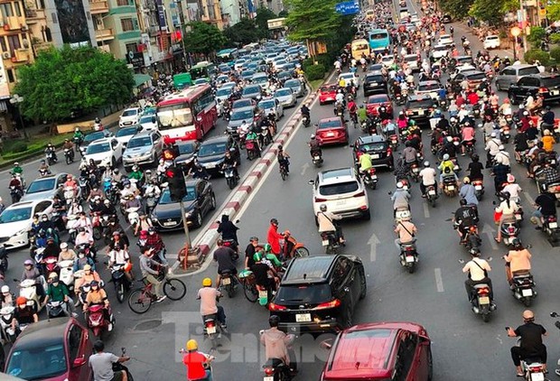 Tiếp tục phân luồng tại Ngã Tư Sở và một số nút giao đến 22/10 - Ảnh 1. Tiếp tục phân luồng tại Ngã Tư Sở và một số nút giao đến 22/10 - Ảnh 1.