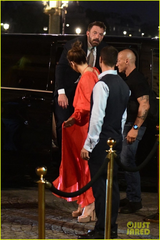 Vợ chồng Jennifer Lopez - Ben Affleck hưởng tuần trăng mật ở Pháp - Ảnh 3.