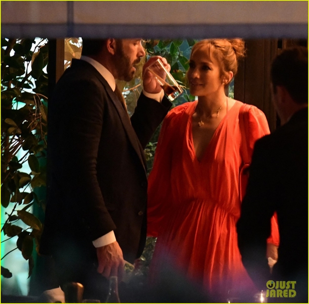 Vợ chồng Jennifer Lopez - Ben Affleck hưởng tuần trăng mật ở Pháp - Ảnh 6.