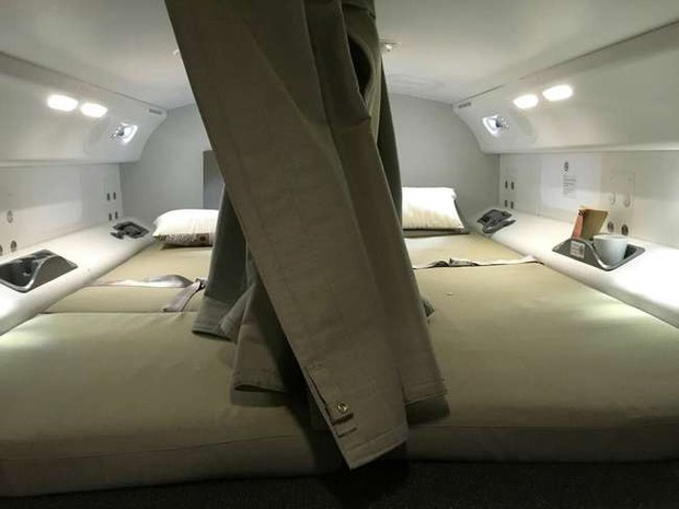 Bên trong phòng ngủ bí mật của phi công trên các chuyến bay dài: Thoải mái chẳng kém gì một số khoang hạng nhất! - Ảnh 6.