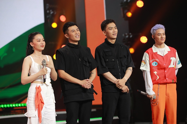 Tập 1 Sàn Đấu Vũ Đạo 2022: Đông Nhi xúc động tự hào khi gặp lại học trò nhí Kellie - Ảnh 5. Tập 1 Sàn Đấu Vũ Đạo 2022: Đông Nhi xúc động tự hào khi gặp lại học trò nhí Kellie - Ảnh 5.