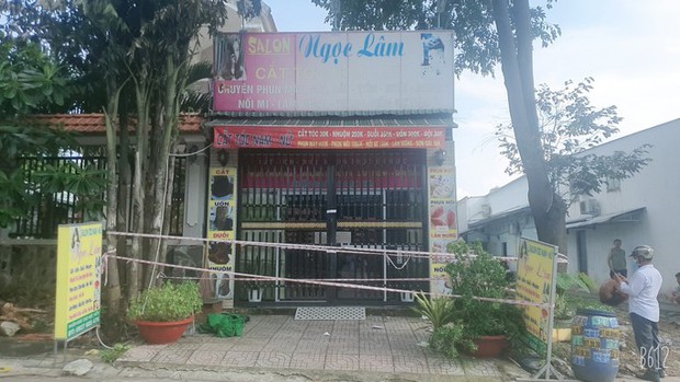 Người thân xót xa khi chứng kiến 6 thi thể lần lượt được đưa về nhà xác - Ảnh 3. Người thân xót xa khi chứng kiến 6 thi thể lần lượt được đưa về nhà xác - Ảnh 3.