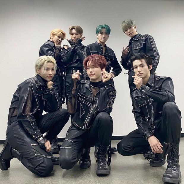 Đêm nhạc giao lưu Việt - Hàn: T-ara vẫn xuất hiện trên màn hình, 2 ca sĩ Kpop không có trên poster gây ấn tượng mạnh - Ảnh 14. Đêm nhạc giao lưu Việt - Hàn: T-ara vẫn xuất hiện trên màn hình, 2 ca sĩ Kpop không có trên poster gây ấn tượng mạnh - Ảnh 14.