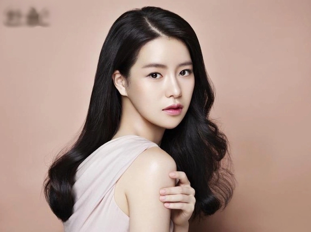 Mỹ nhân hứa hẹn lấn át nhan sắc Song Hye Kyo ở bom tấn mới, nổi tiếng vì chuyên trị vai quyến rũ - Ảnh 2.