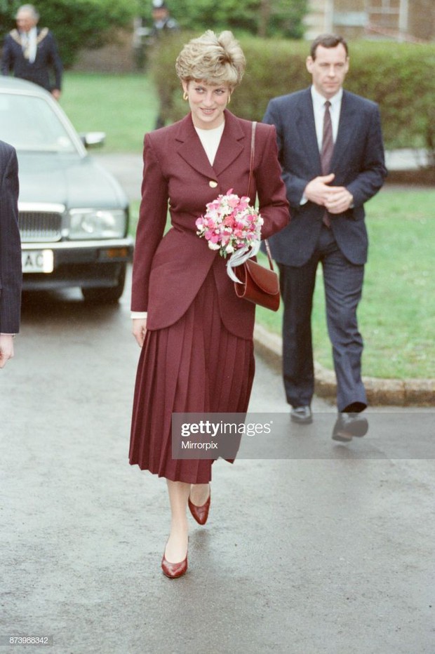 Công nương Diana có muôn vàn cách diện chân váy dài thanh lịch, sành điệu xuất sắc - Ảnh 13.