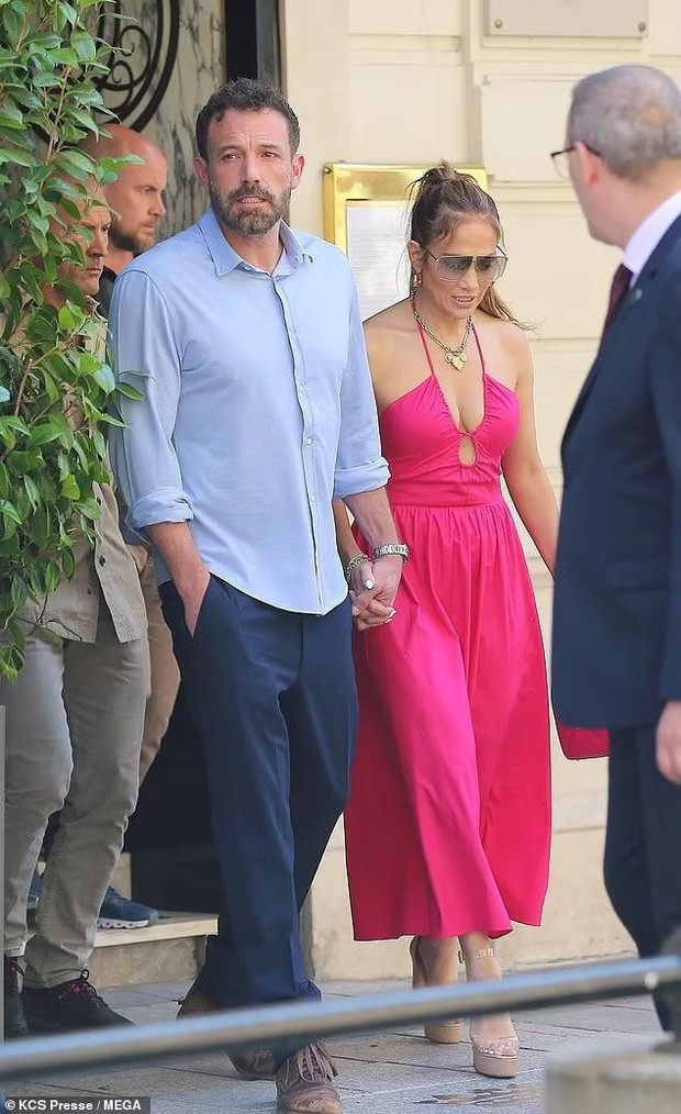 Jennifer Lopez tung ảnh khỏa thân vào sinh nhật 53 tuổi - Ảnh 7.
