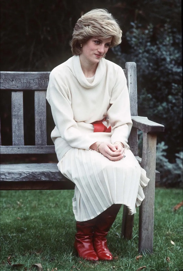 Công nương Diana có muôn vàn cách diện chân váy dài thanh lịch, sành điệu xuất sắc - Ảnh 9.