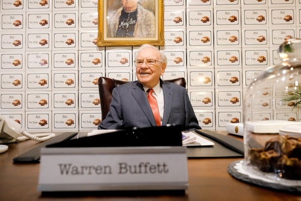 Làm việc vì đam mê như Warren Buffett: Từng không hề hỏi lương khi chưa là tỷ phú, cuối tháng mới biết nhận được bao nhiêu tiền - Ảnh 1
