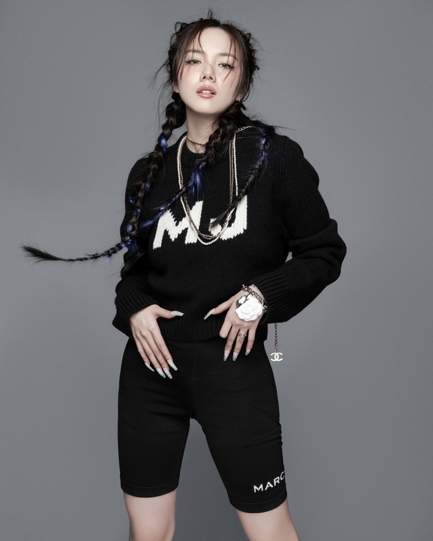 Phương Ly xuất hiện cực ngầu trên billboard quảng trường Thời Đại New York - Ảnh 2. Phương Ly xuất hiện cực ngầu trên billboard quảng trường Thời Đại New York - Ảnh 2.