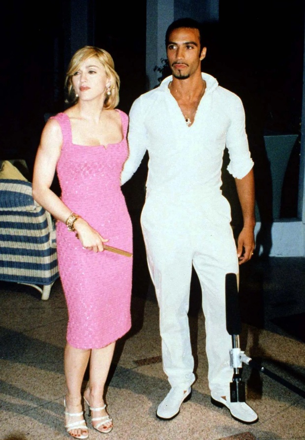 Pop Queen Madonna: Dating all young men but lingering on her unrequited unrequited love with a famous actor - Photo 5.