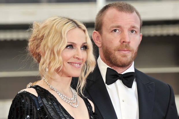 Pop Queen Madonna: Dating all young men but lingering on her unrequited unrequited love with a famous actor - Photo 6.