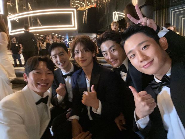 The Korean film crew was positive for COVID-19 after filming in Da Nang, actor Lee Je Hoon and the crew urgently postponed the schedule - Photo 3.