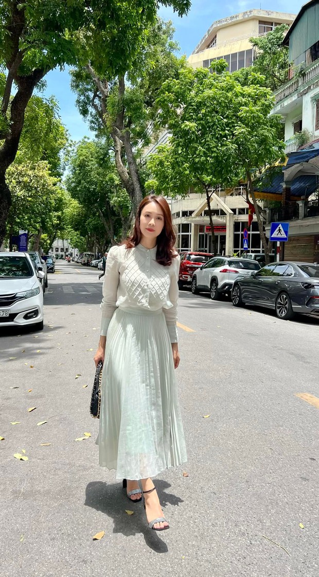 10 outfits đi du lịch đẹp mê của Hồng Diễm: Chị em ghim ngay để mặc đẹp suốt Hè - Ảnh 5. 10 outfits đi du lịch đẹp mê của Hồng Diễm: Chị em ghim ngay để mặc đẹp suốt Hè - Ảnh 5.